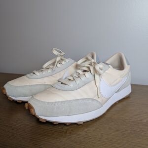 Nike Daybreak Men's Sneaker Size 8.5 - Grey And Cream